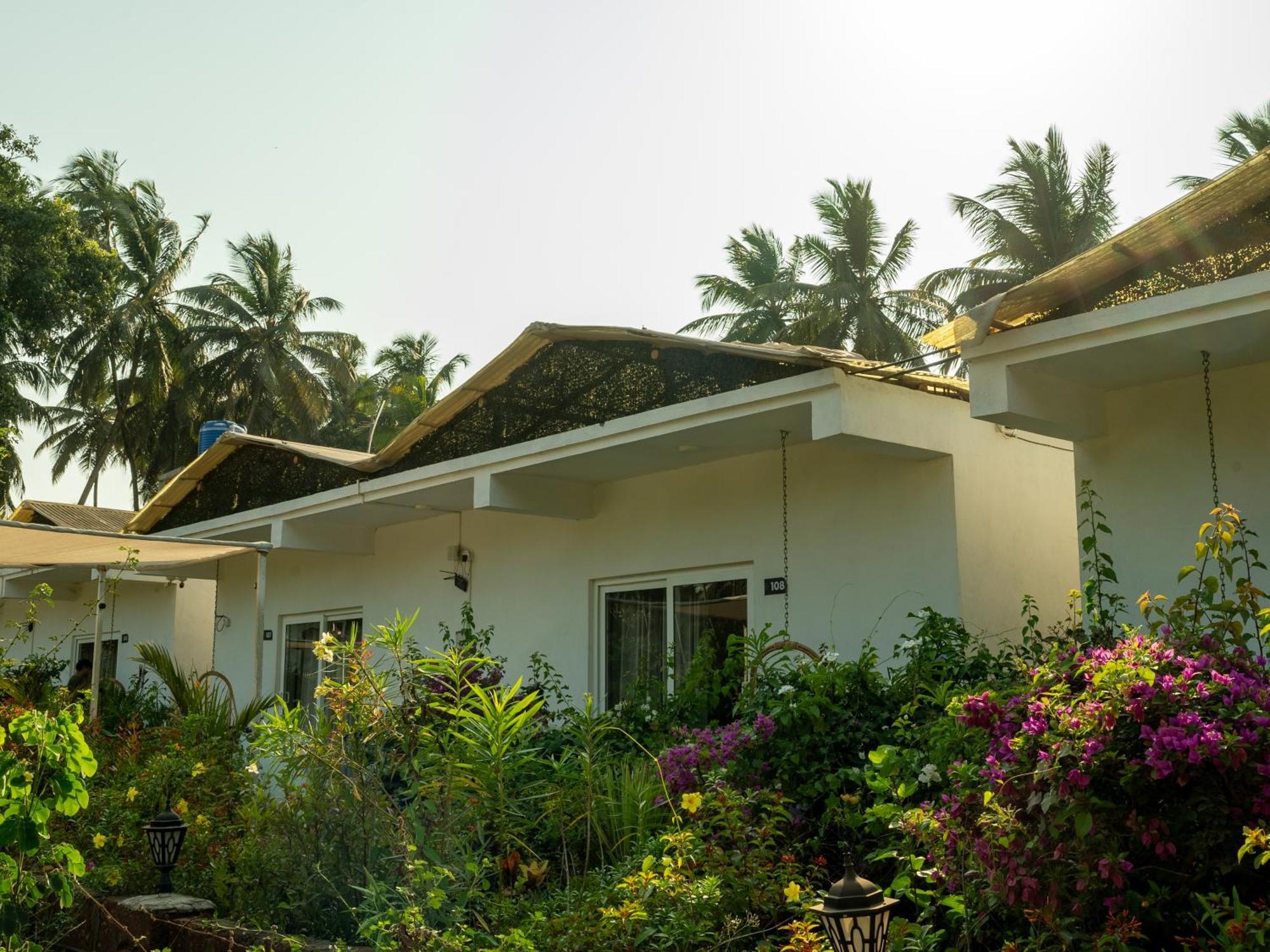 Whiteflower Resort Morjim Exterior foto
